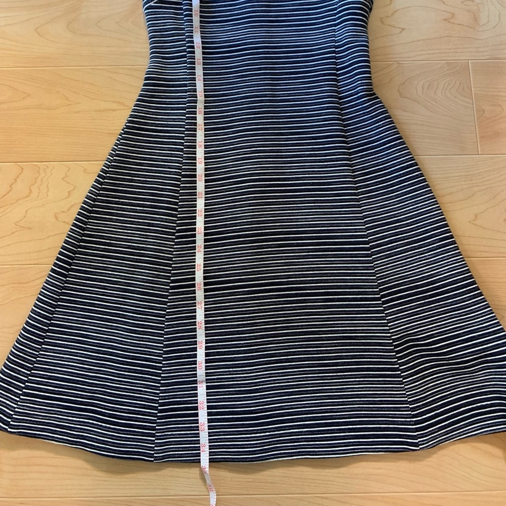 ✨HP✨ 🌻 2/$10 Banana Republic navy blue and white striped dress size 6 - Picture 9 of 10